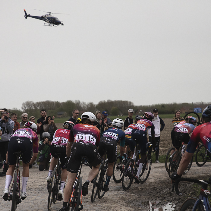 Paris Roubaix Femmes 2024 - Riders, filmed by a helicopter, corner on the Cysoing à Bourghelles sector