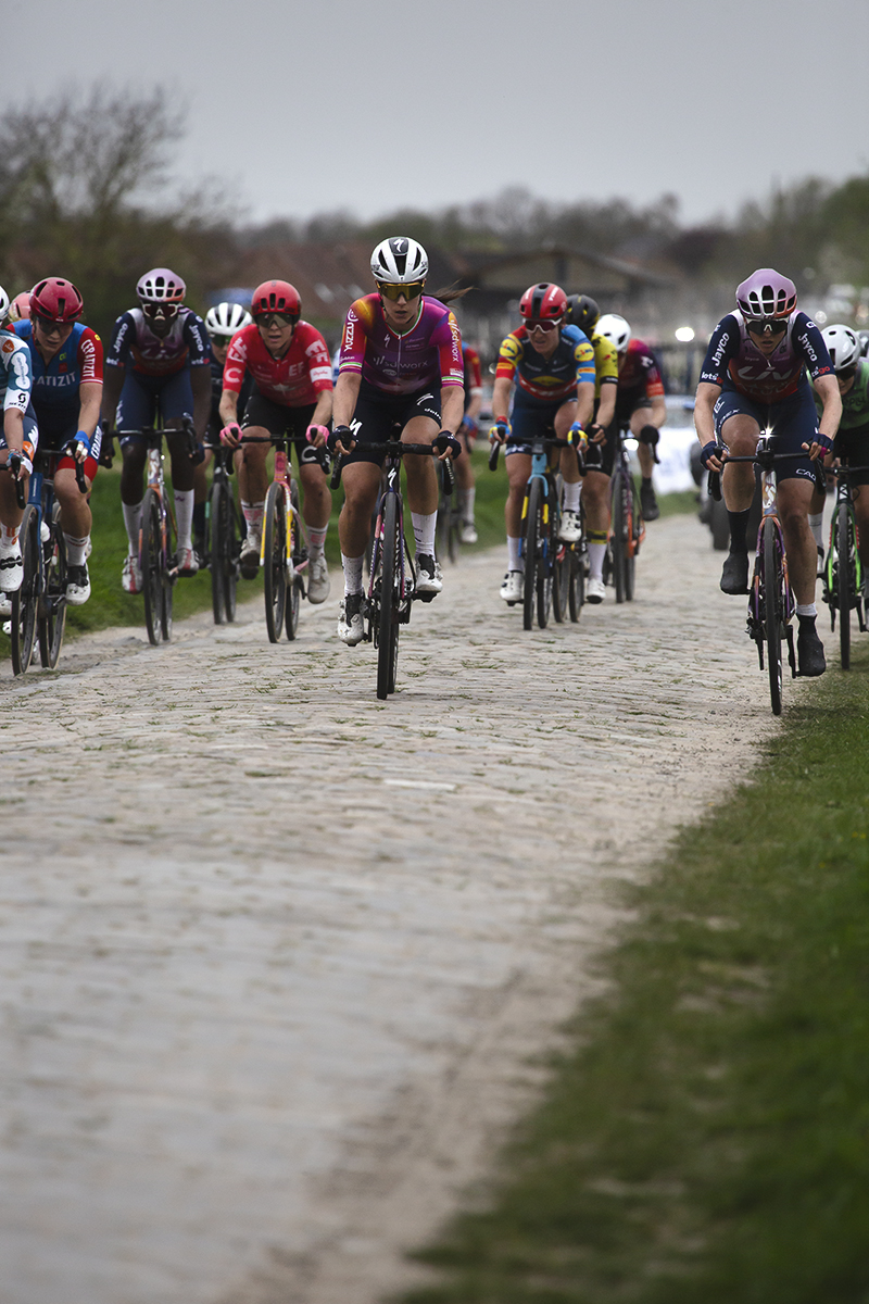Paris Roubaix Femmes 2024  - A group of riders on the Cysoing à Bourghelles sector