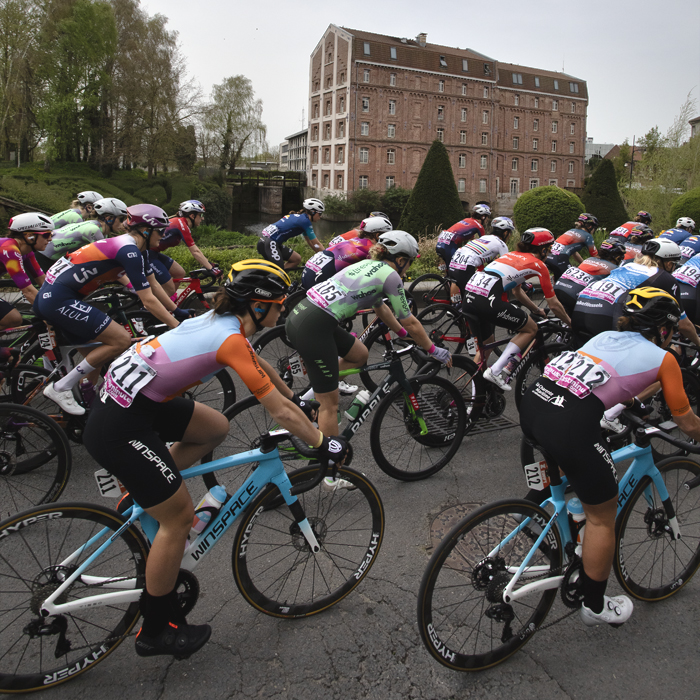 Paris Roubaix Femmes 2024 - The peloton passes by Moulin à eau de Denain at the start of the race