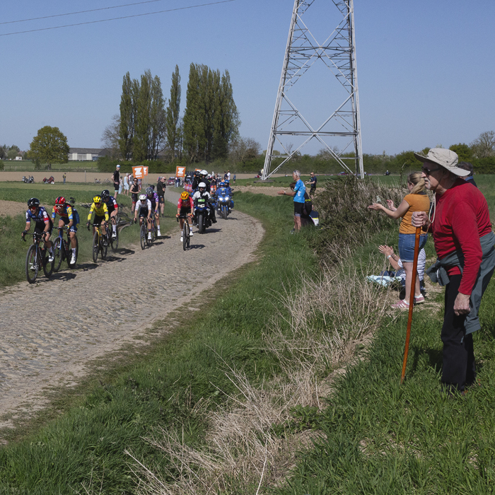 Paris Roubaix Femmes 2025 - Riders are watched on by fans on the Mons-en-Pévèle sector
