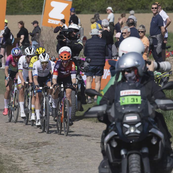 Paris Roubaix Femmes 2025 - A group of riders in the line of sight of photographers and film crews on the sector