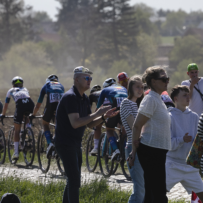 Paris Roubaix Femmes 2025 - Fans watch on and applaud the passing riders