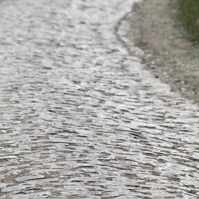 Paris Roubaix Femmes 2025 - The domed cobbles of Mons-en-Pévèle stretch into the distance