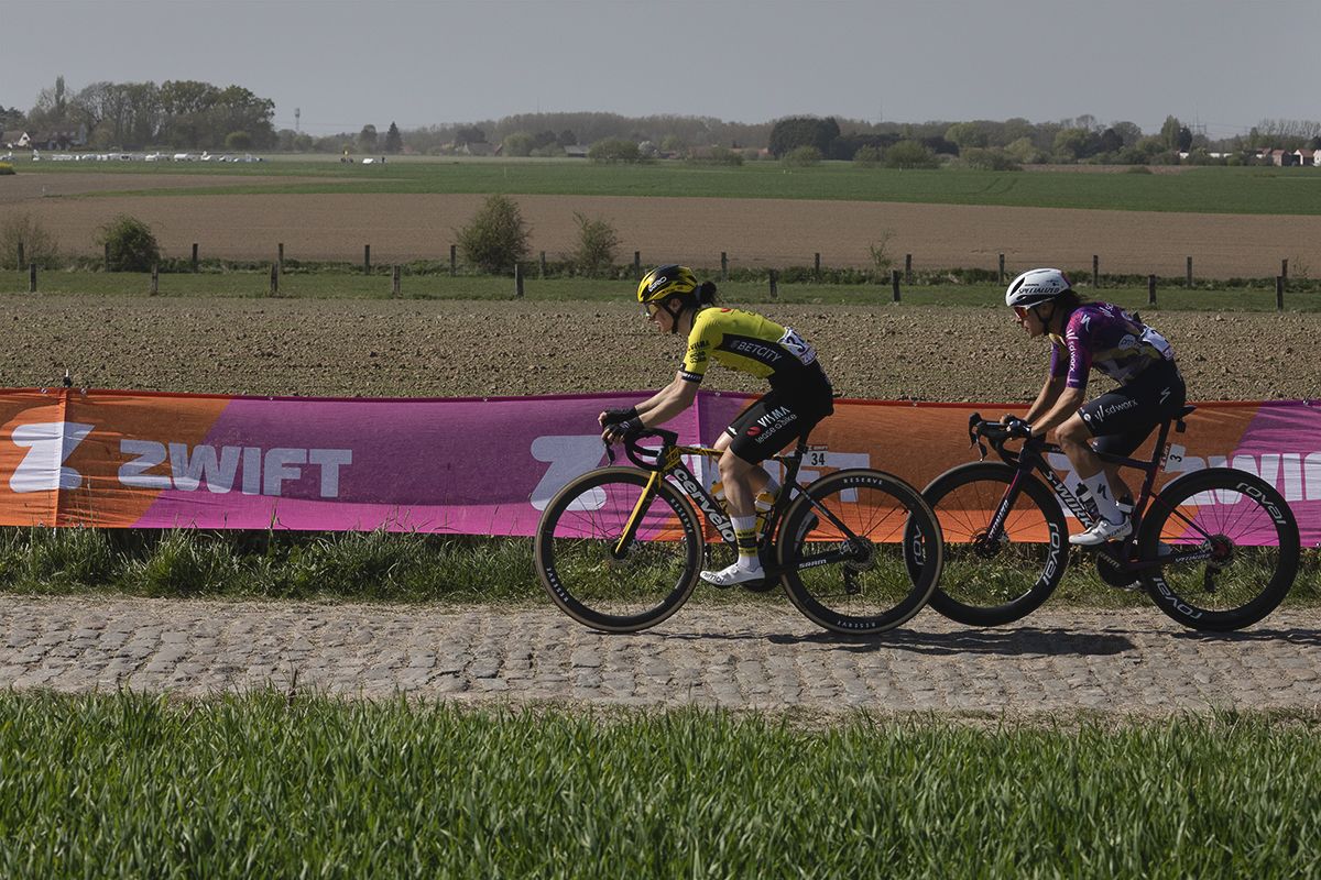 Paris Roubaix Femmes 2025 - Barbara Guarischi and Margaux Vigié on the cobbles of Mons-en-Pévèle