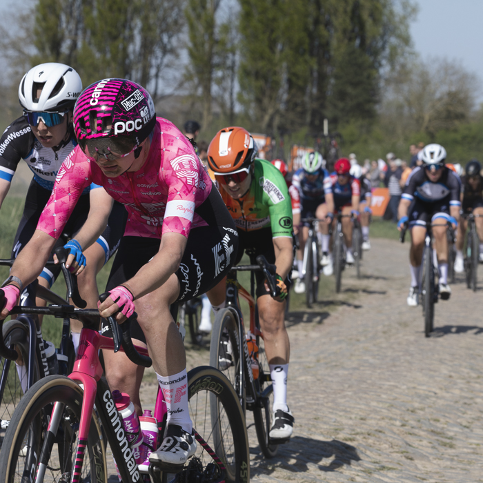 Paris Roubaix Femmes 2025 - Nina Berton leads a group of riders across the cobbles