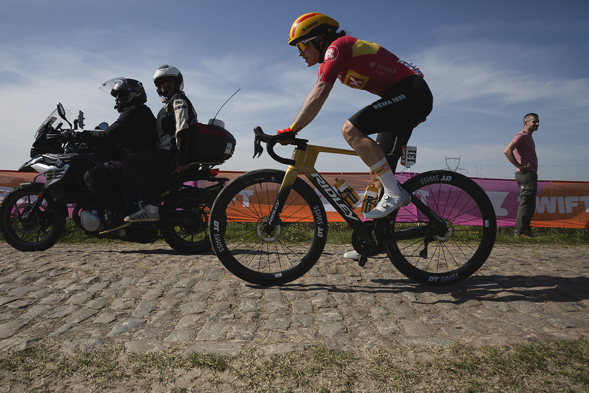 Paris Roubaix Femmes 2025 - Teuntje Beekhuis of Uno-X Mobility with a commissaire on a motorbike to one side