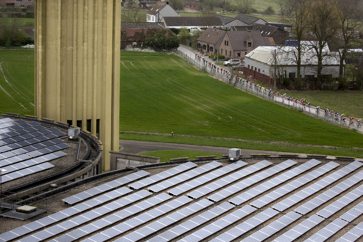Ronde van Vlaanderen 2024 - An arial view of the race through Brakel