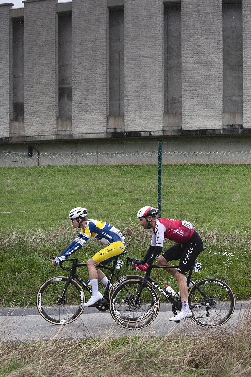 Ronde van Vlaanderen 2024 - Siebe Deweirdt and Nicolas Debeaumarché pass the Drinkwaterreservoir