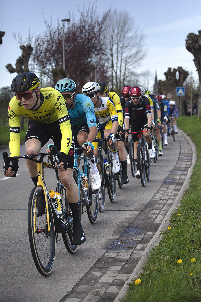 Ronde van Vlaanderen 2024 - Matteo Jorgenson leads a group of riders in Haaltert