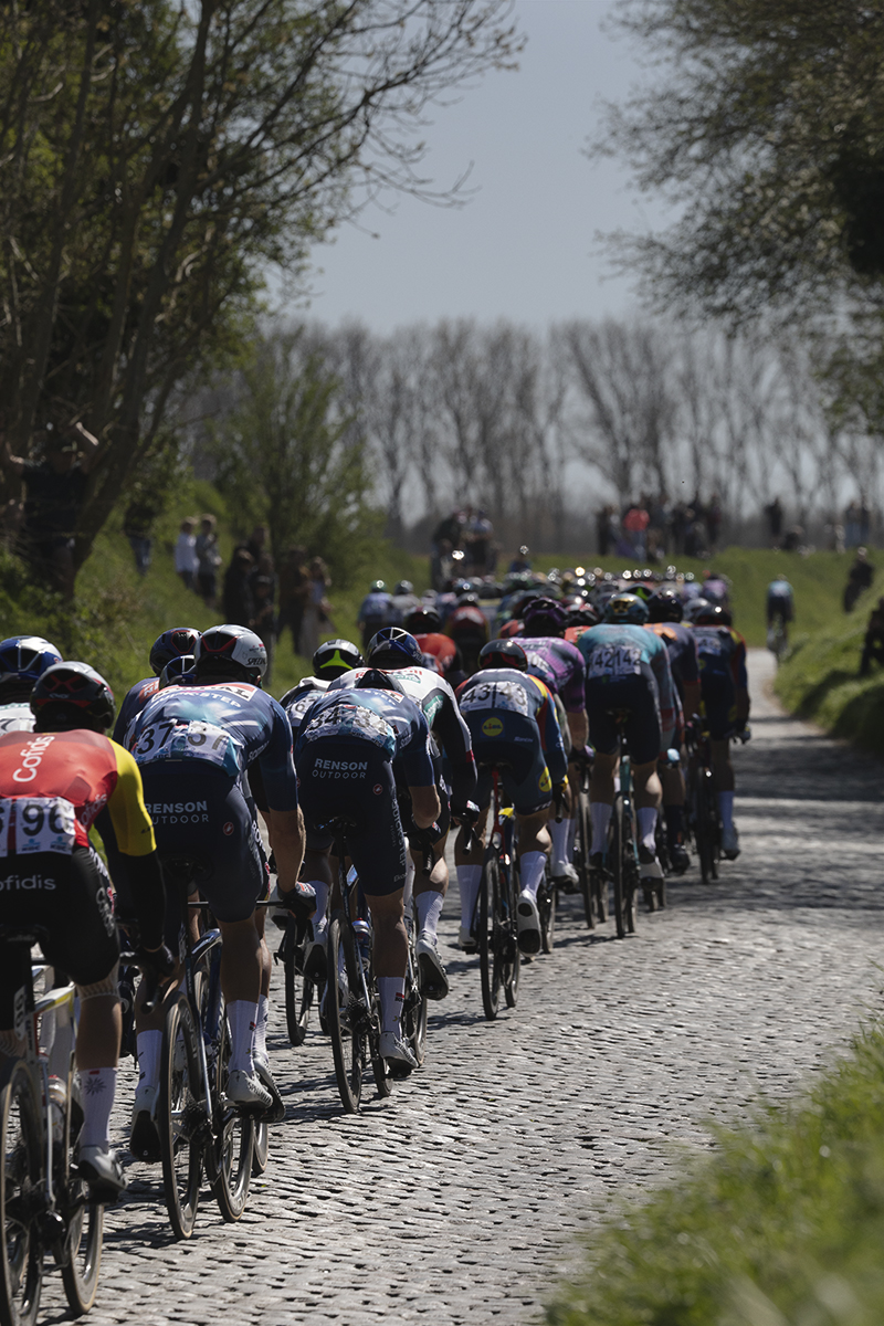 Ronde van Vlaanderen 2025 - Riders seen moving off down the Holleweg