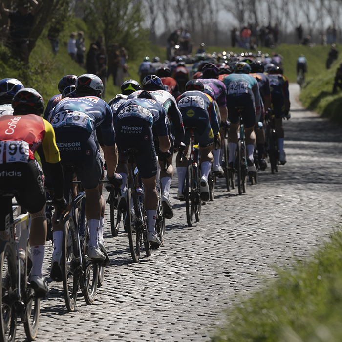 Ronde van Vlaanderen 2025 - Riders seen moving off down the Holleweg