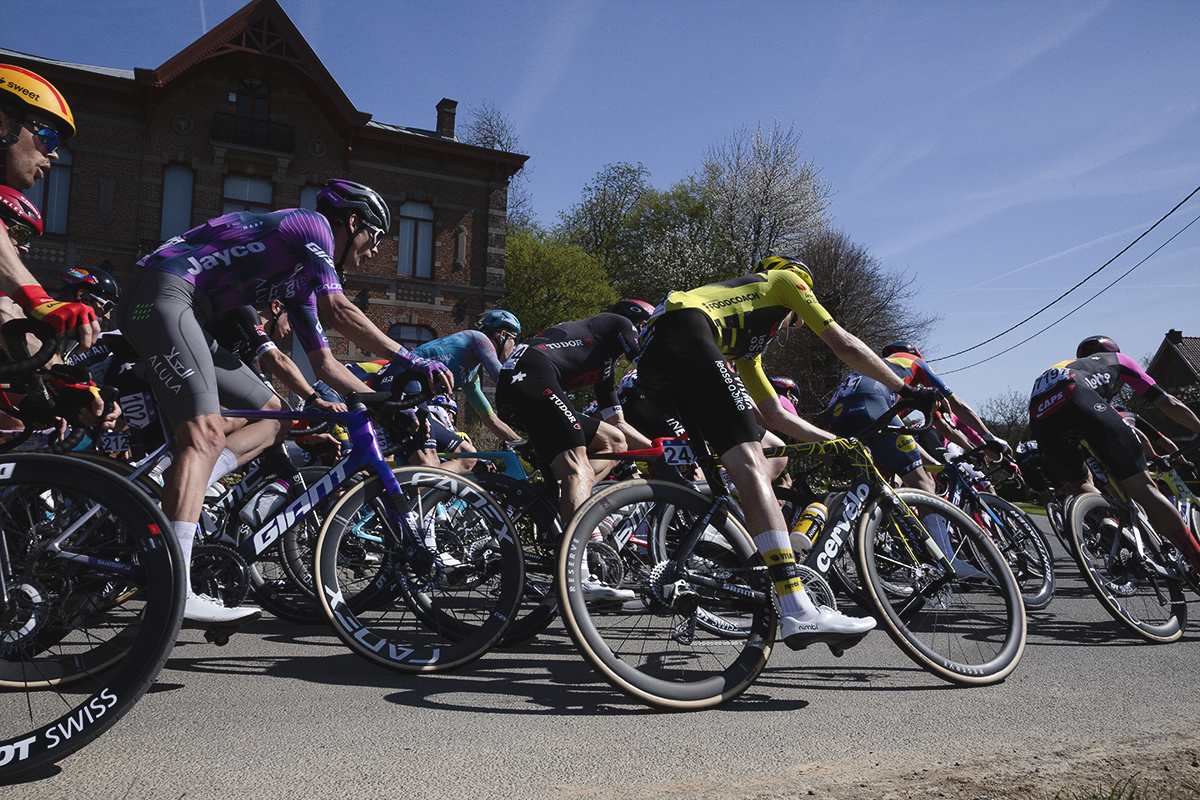 Ronde van Vlaanderen 2025 - Riders banks round a corner