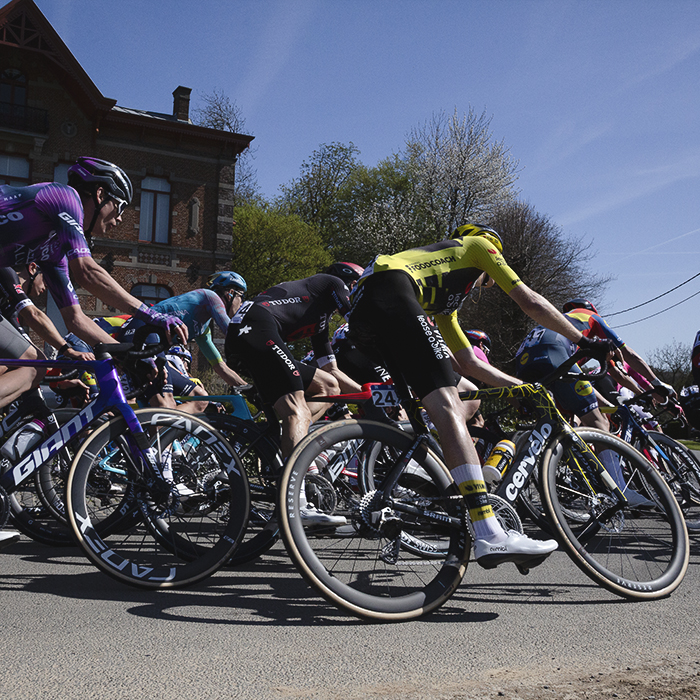 Ronde van Vlaanderen 2025 - Riders banks round a corner
