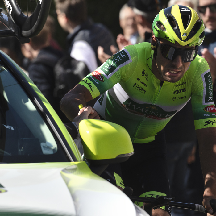 Ronde van Vlaanderen 2025 - Ceriel Desal is handed a very sticky gel by his team car on the climb