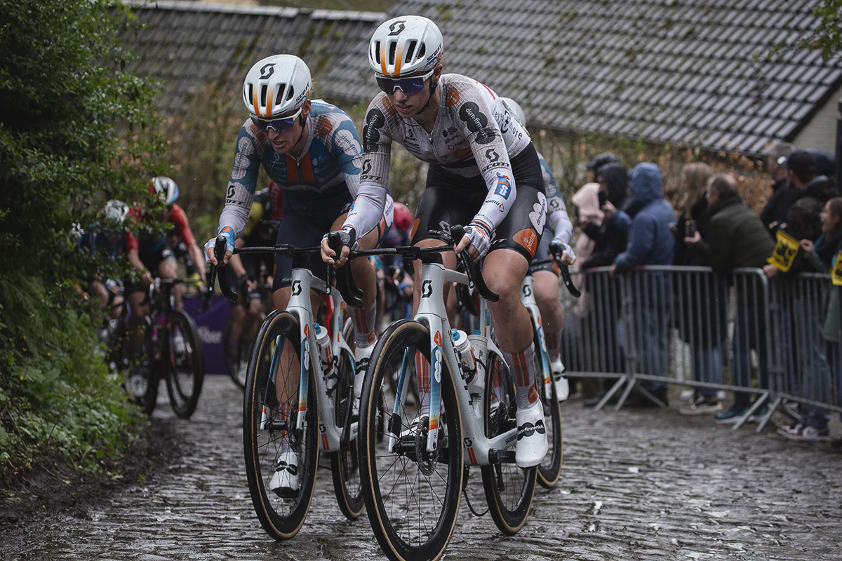 Ronde van Vlaanderen Vrouwen 2024 - Pfeiffer Georgi and  Franziska Koch tackle the Molenberg