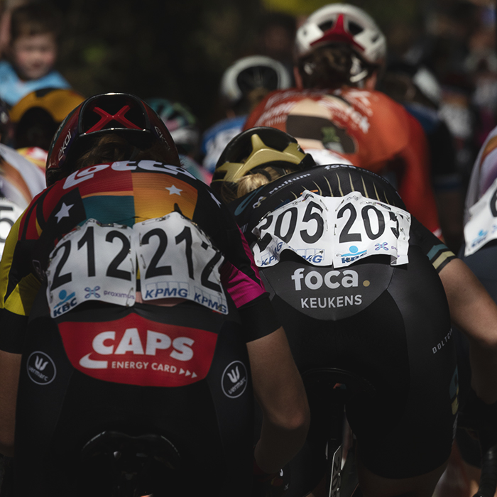 Ronde van Vlaanderen Vrouwen 2025 - The backs of riders on the climb