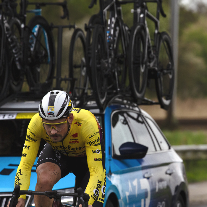 Scheldeprijs 2024 - Rilland - Jonas Goeman - Tarteletto - Isorex near a team car during the race