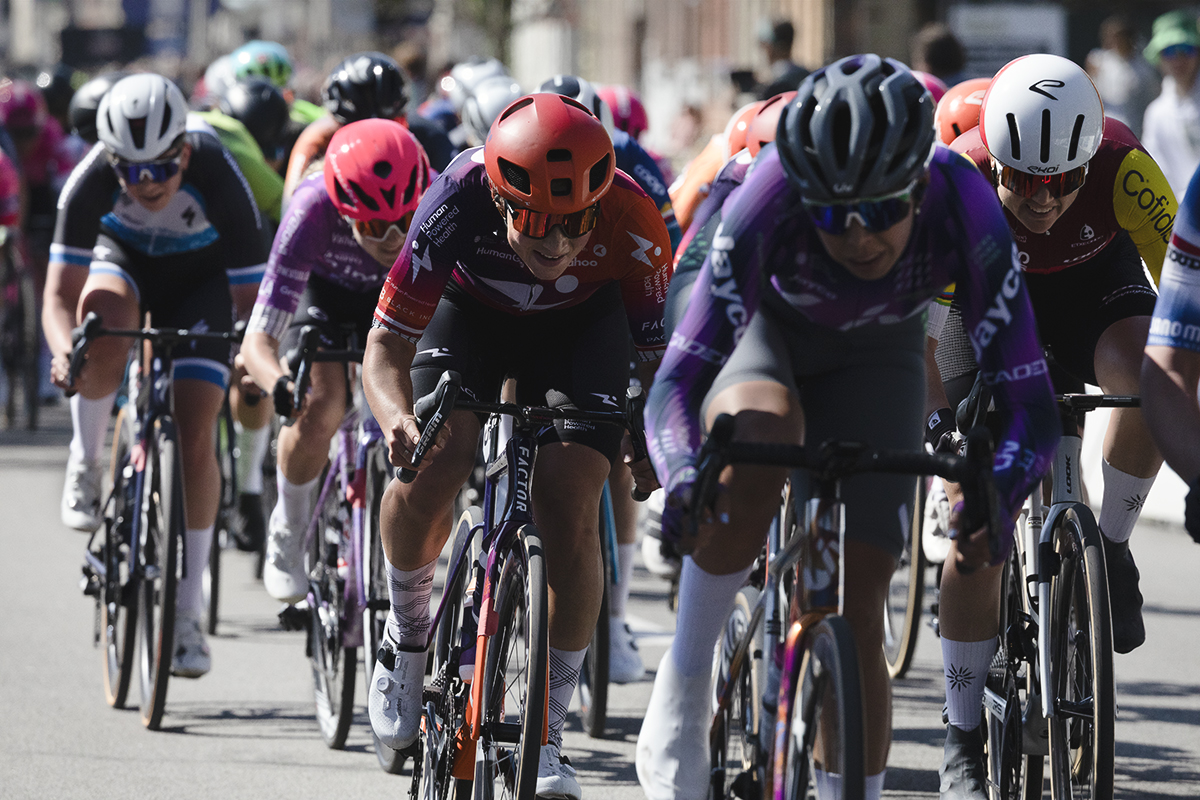 Scheldeprijs Vrouwen 2025 - Kathrin Schweinberger sprints in the bunch