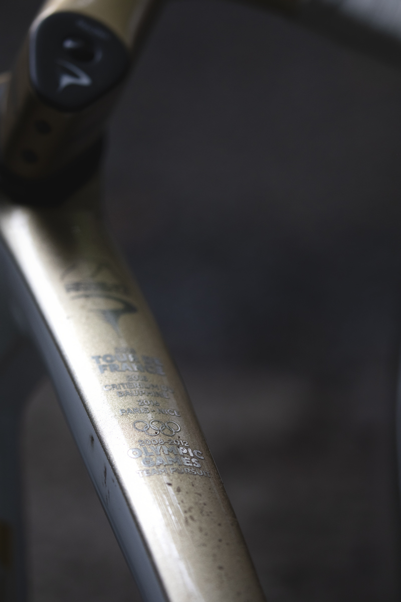 Tour of Britain 2025 - The crossbar of Geraint Thomas’ bike displays some of the highlights ofhis extensive palmarès