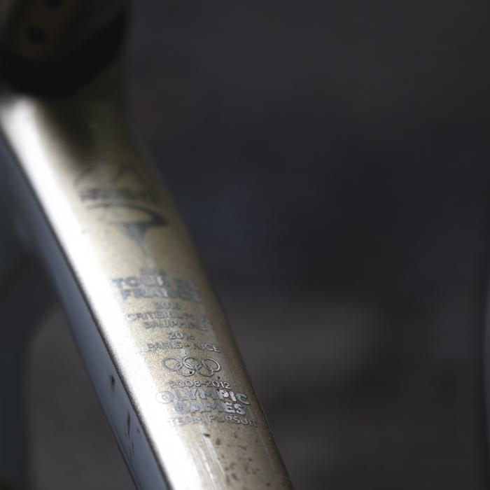 Tour of Britain 2025 - The crossbar of Geraint Thomas’ bike displays some of the highlights ofhis extensive palmarès