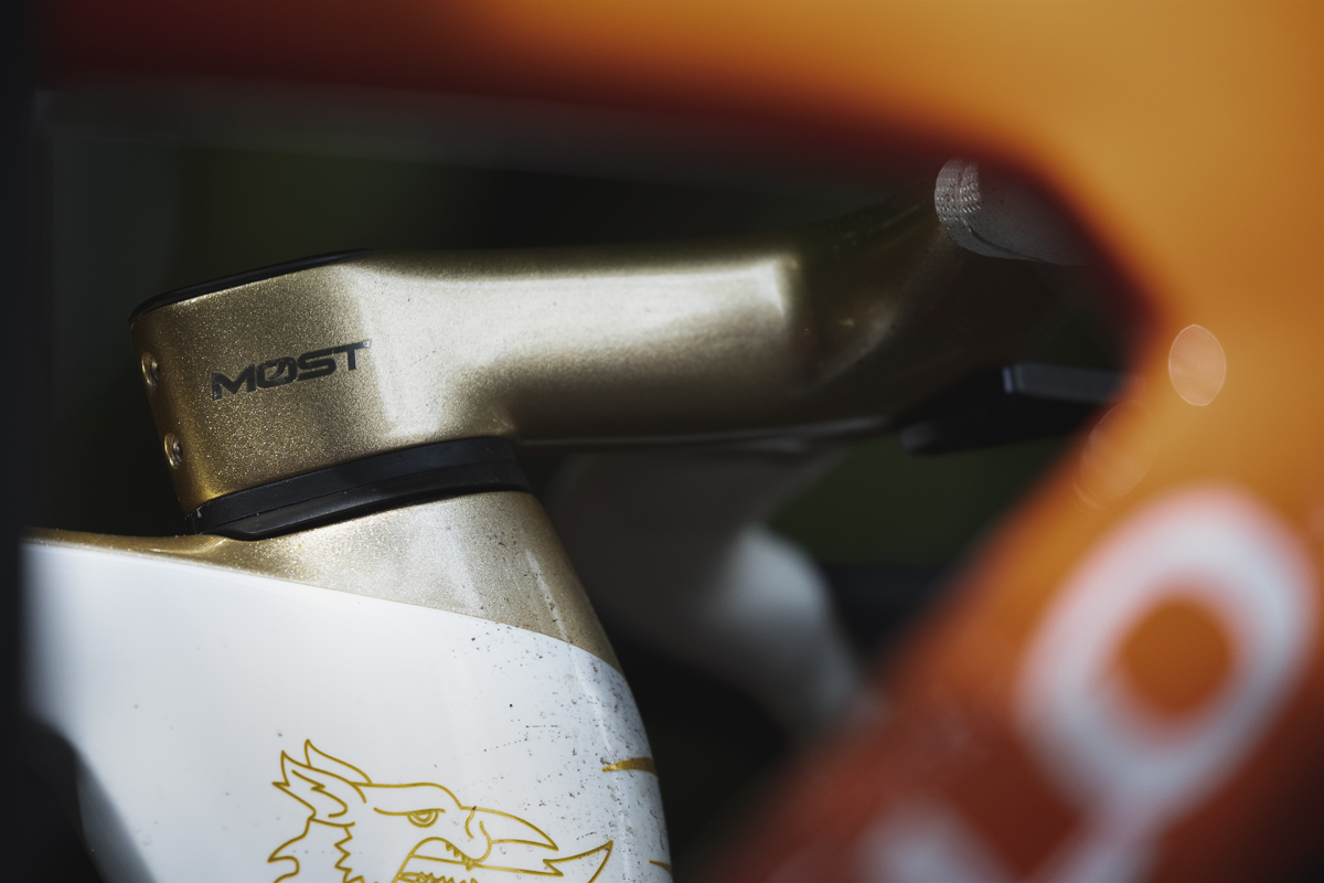 Tour of Britain 2025 - A close up of Geraint Thomas’ Custom Pinarello Dogma F bike specially made for the occasion