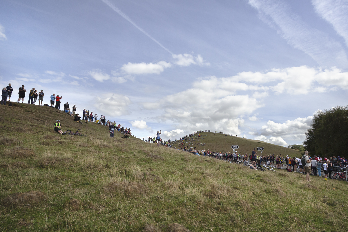 Tour of Britain 2025 - Fans line the hills at Burton Dassett