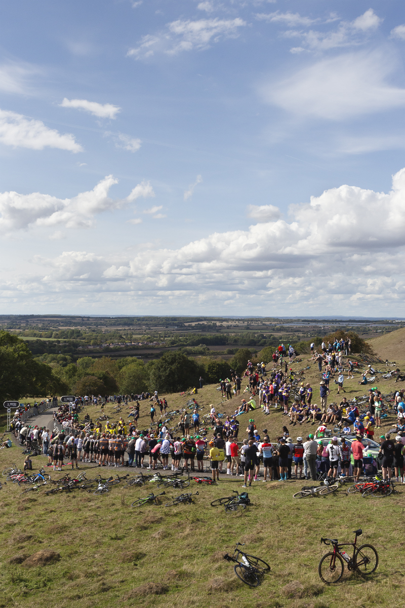 Tour of Britain 2025 - Crowds line the roads at Burton Dassett