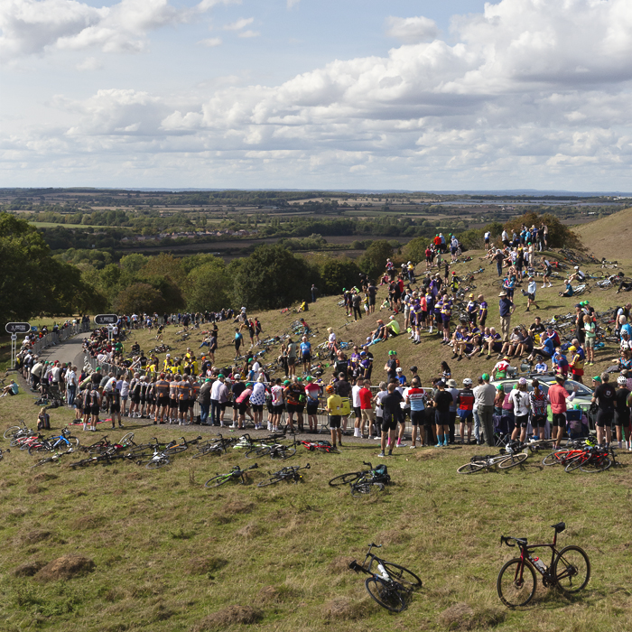 Tour of Britain 2025 - Crowds line the roads at Burton Dassett