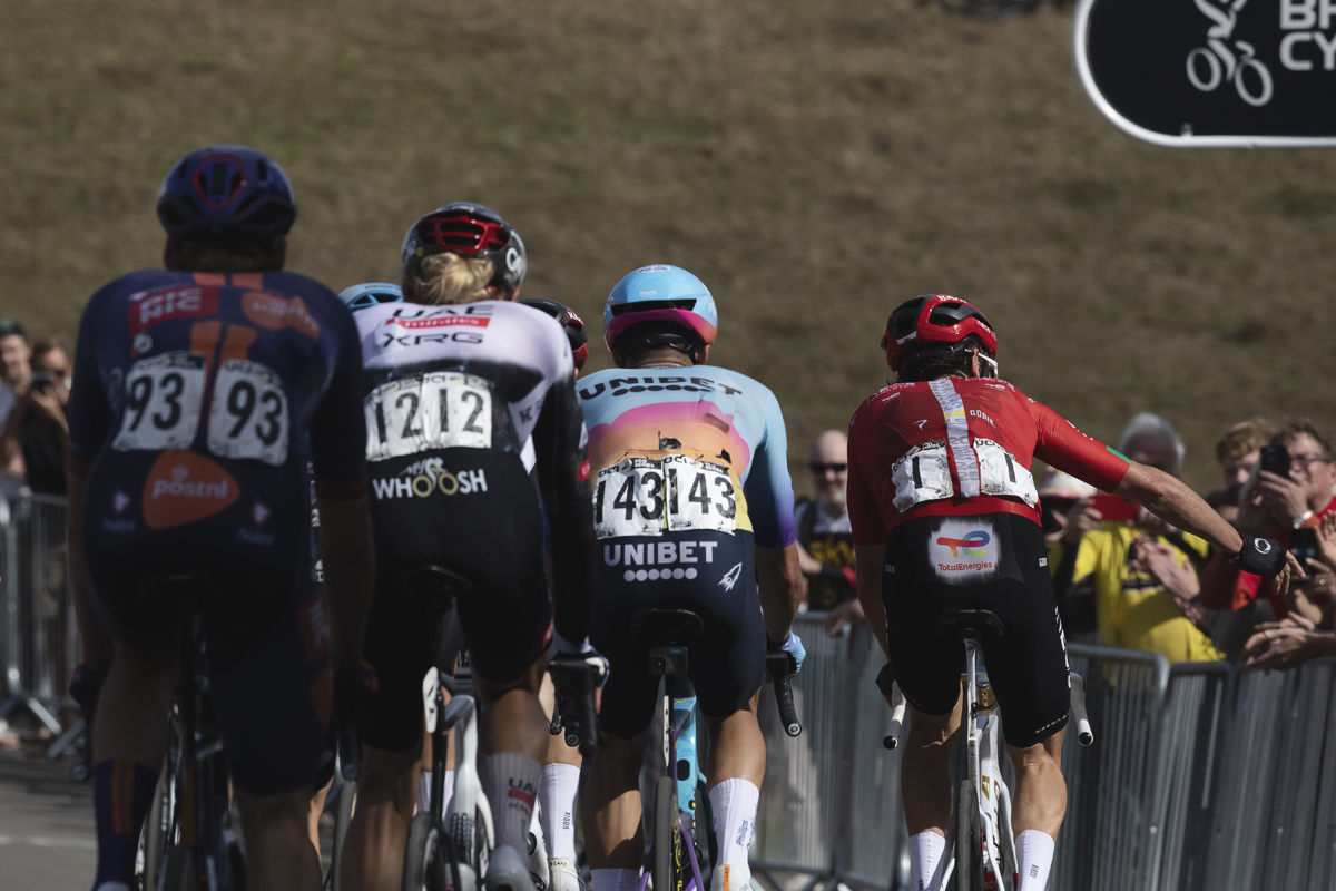 Tour of Britain 2025 - Geraint Thomas holds out his hand to the crowd