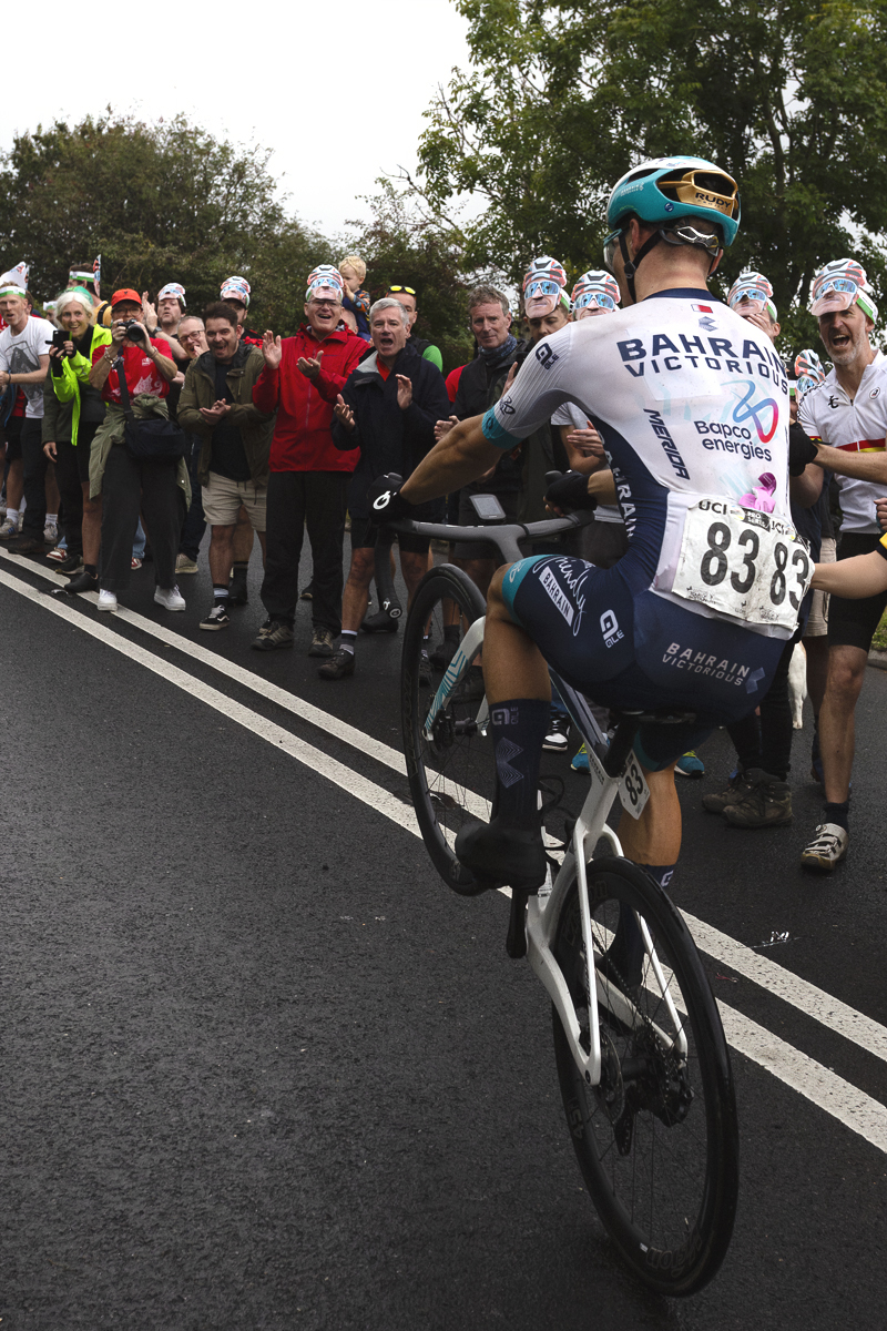 Tour of Britain 2025 - Žak Eržen pulls a wheelie to the delight of fans on Caerphilly Mountain
