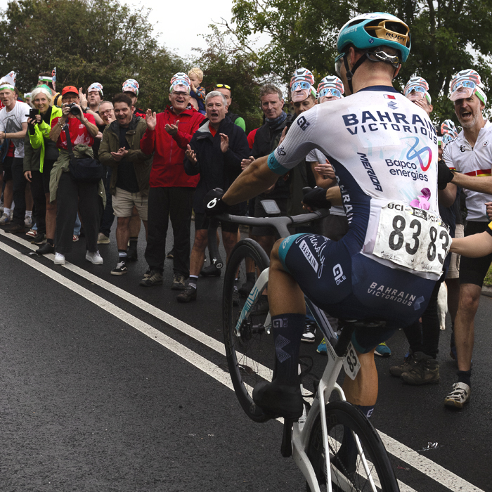 Tour of Britain 2025 - Žak Eržen pulls a wheelie to the delight of fans on Caerphilly Mountain