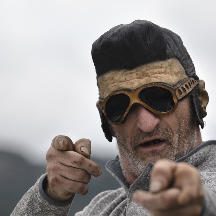 Tour of Britain 2025 - A fan dressed as Elvis strikes a pose