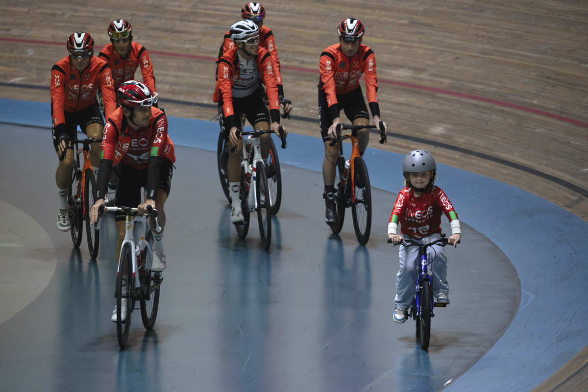 Tour of Britain 2025 - Geraint Thomas and his young son lead the INEOS team round the velodrome following the team presentations