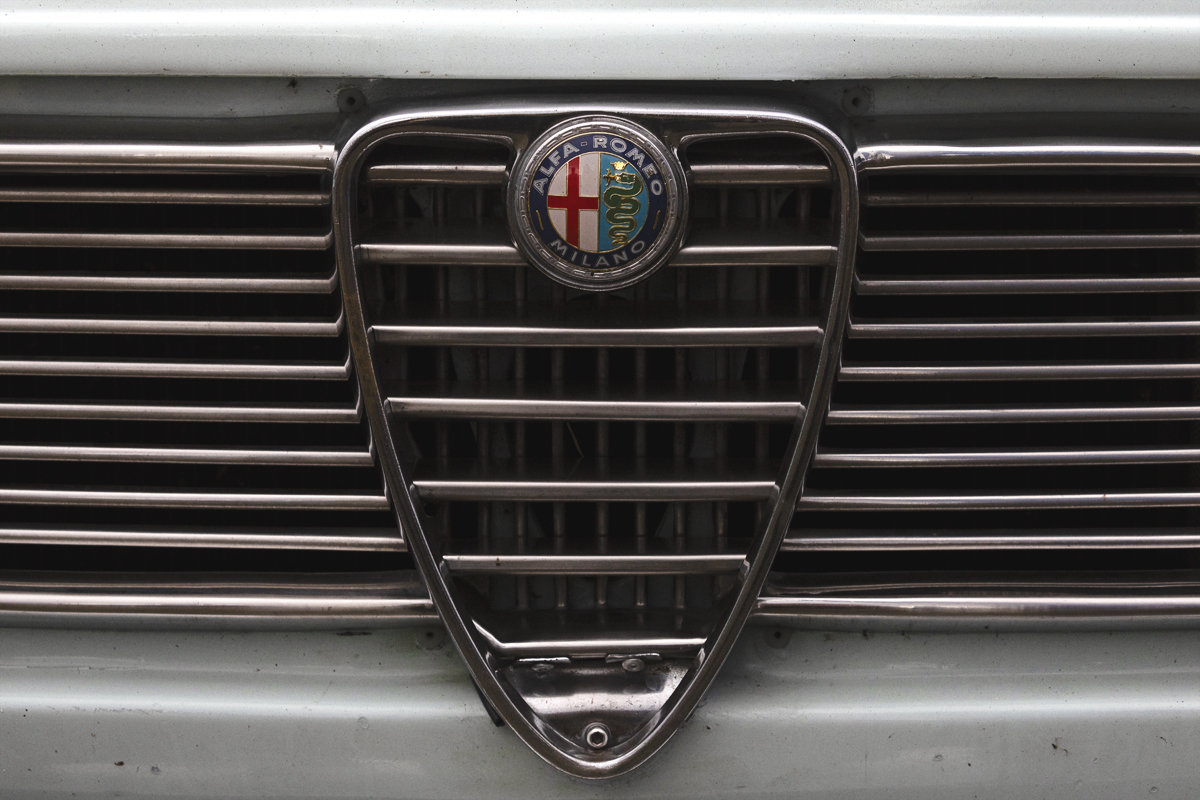 Tour of Britain 2025 - A close up of the grill of a Bianchi styled Alfa-Romeo