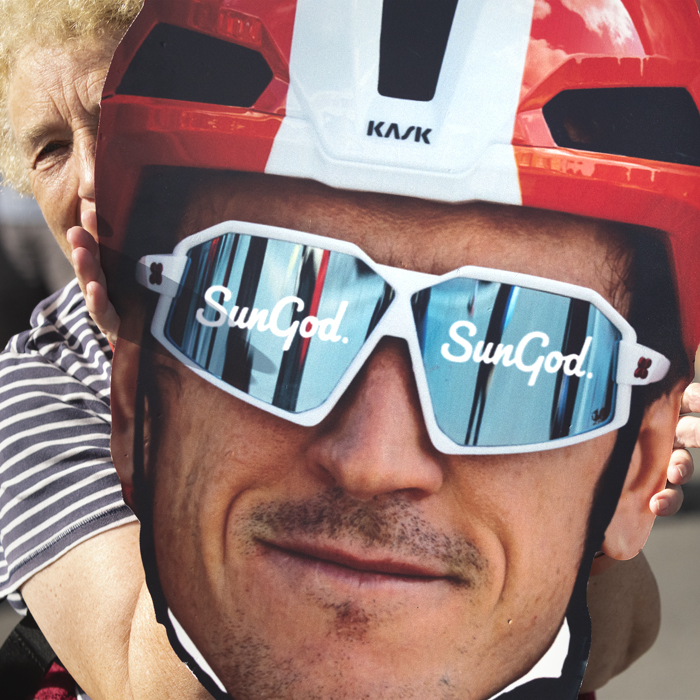 Tour of Britain 2025 - A fan holds a giant cut out of Geraint Thomas’ face