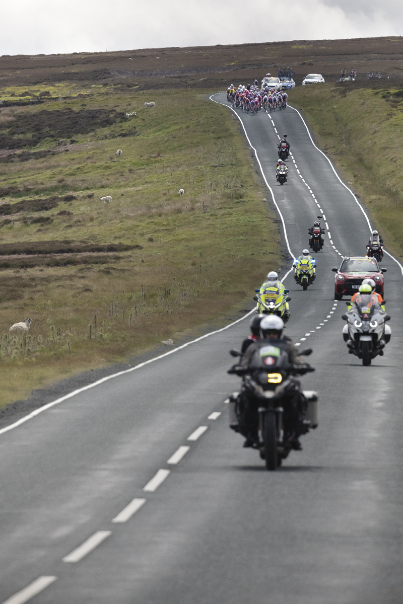 Tour of Britain Women’s 2025 - Stage 1 - The riders seen in the distance as they approach along  Blakey Ridge