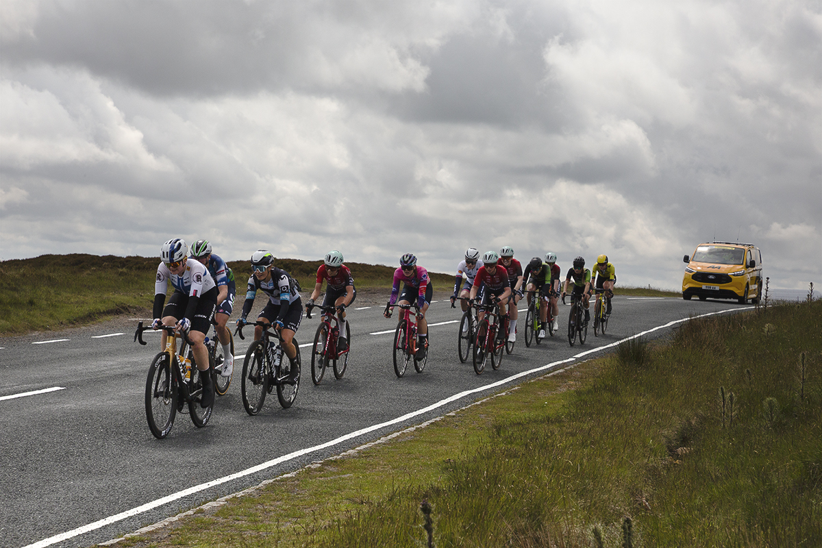 Tour of Britain Women’s 2025 - Stage 1 - A group of riders on Blakey Ridge in the North York Moors
