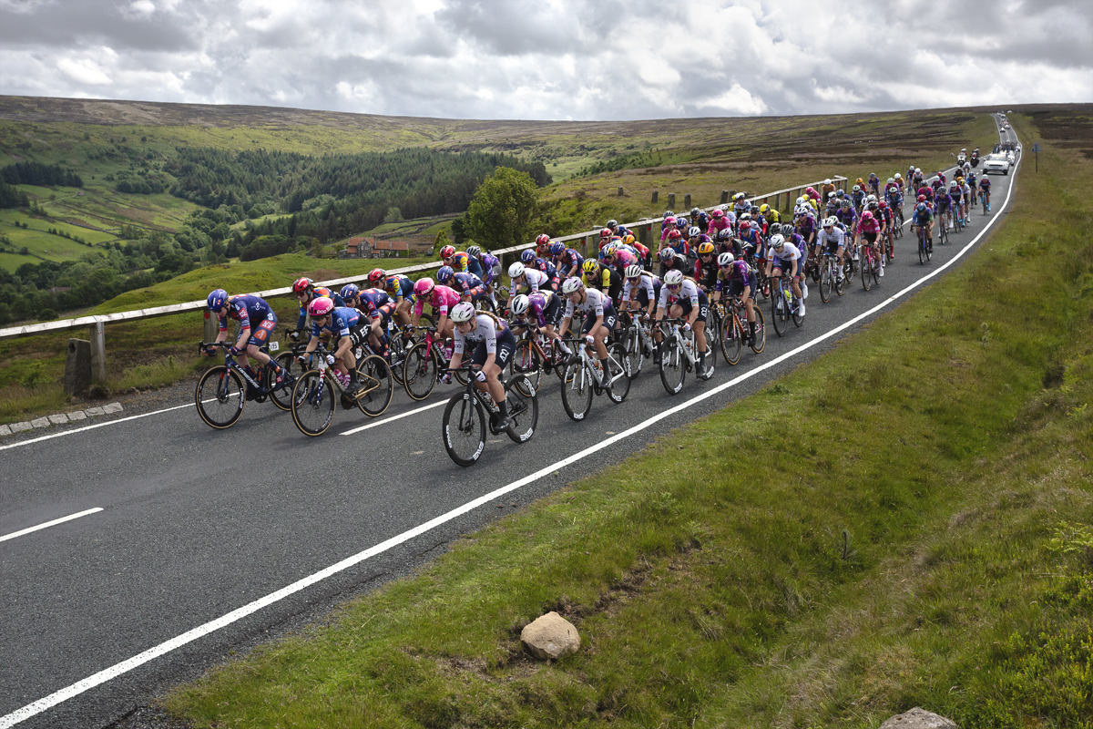 Tour of Britain Women’s 2025 - Stage 1 - Blakey Ridge, the peloton with glorious Yorkshire scenery in the background