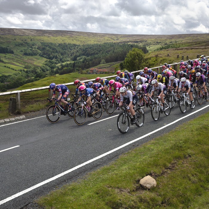 Tour of Britain Women’s 2025 - Stage 1 - Blakey Ridge, the peloton with glorious Yorkshire scenery in the background