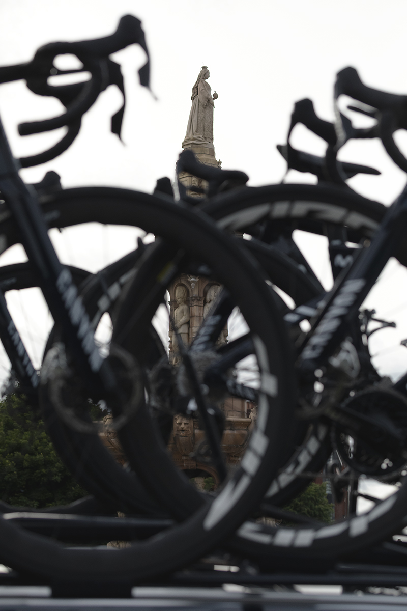 Tour of Britain Women’s 2025 - Stage 4 - Doulton Fountain in Glasgow seen framed by bikes