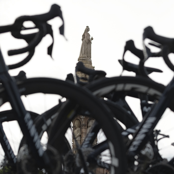 Tour of Britain Women’s 2025 - Stage 4 - Doulton Fountain in Glasgow seen framed by bikes