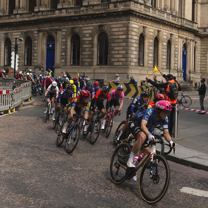 Tour of Britain Women’s 2025 - Stage 4 - The peloton sweeps through Nelson Mandela Place
