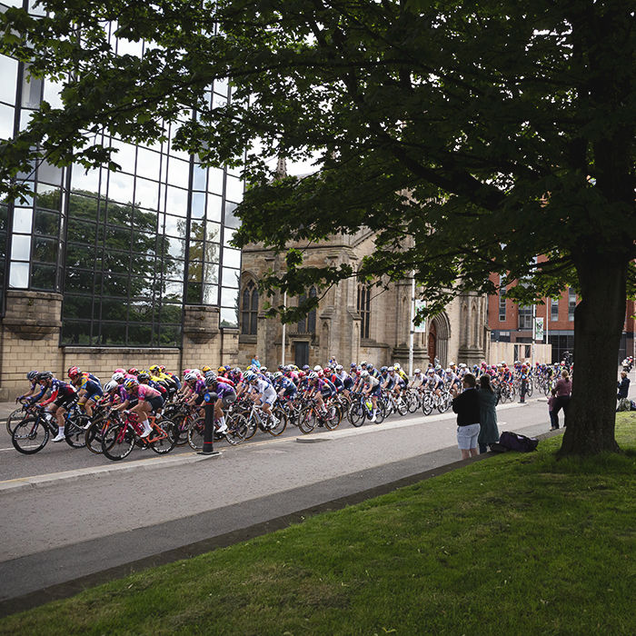 Tour of Britain Women’s 2025 - Stage 4 - The peloton passes by the Archdiocese Of Glasgow