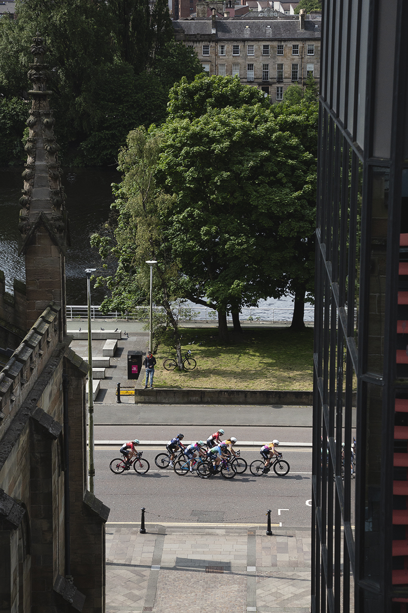 Tour of Britain Women’s 2025 - Stage 4 - Riders with the River Clyde in the background seen from a high vantage point