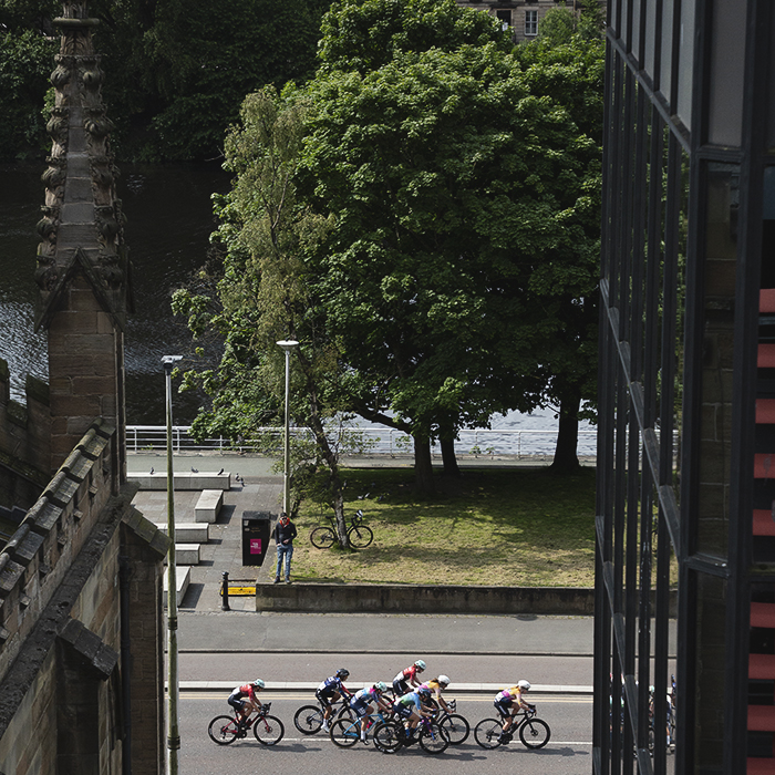 Tour of Britain Women’s 2025 - Stage 4 - Riders with the River Clyde in the background seen from a high vantage point