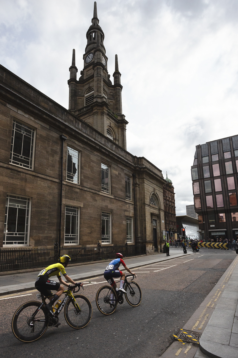 Tour of Britain Women’s 2025 - Stage 4 - Margaux Vigié & Marta Jaskulska pass St George’s Tron Church of Scotland in Glasgow