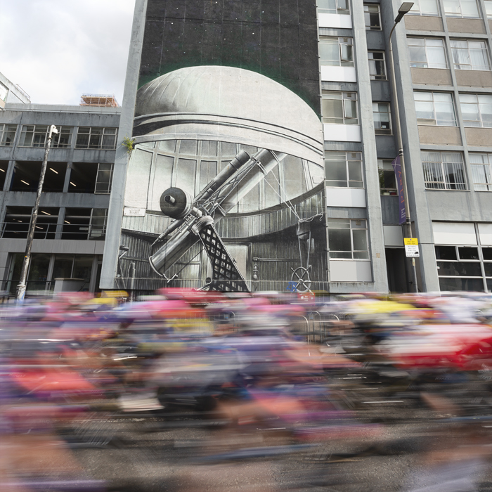 Tour of Britain Women’s 2025 - Stage 4 - Riders rush past the Dansken Equatorial Telescope mural 