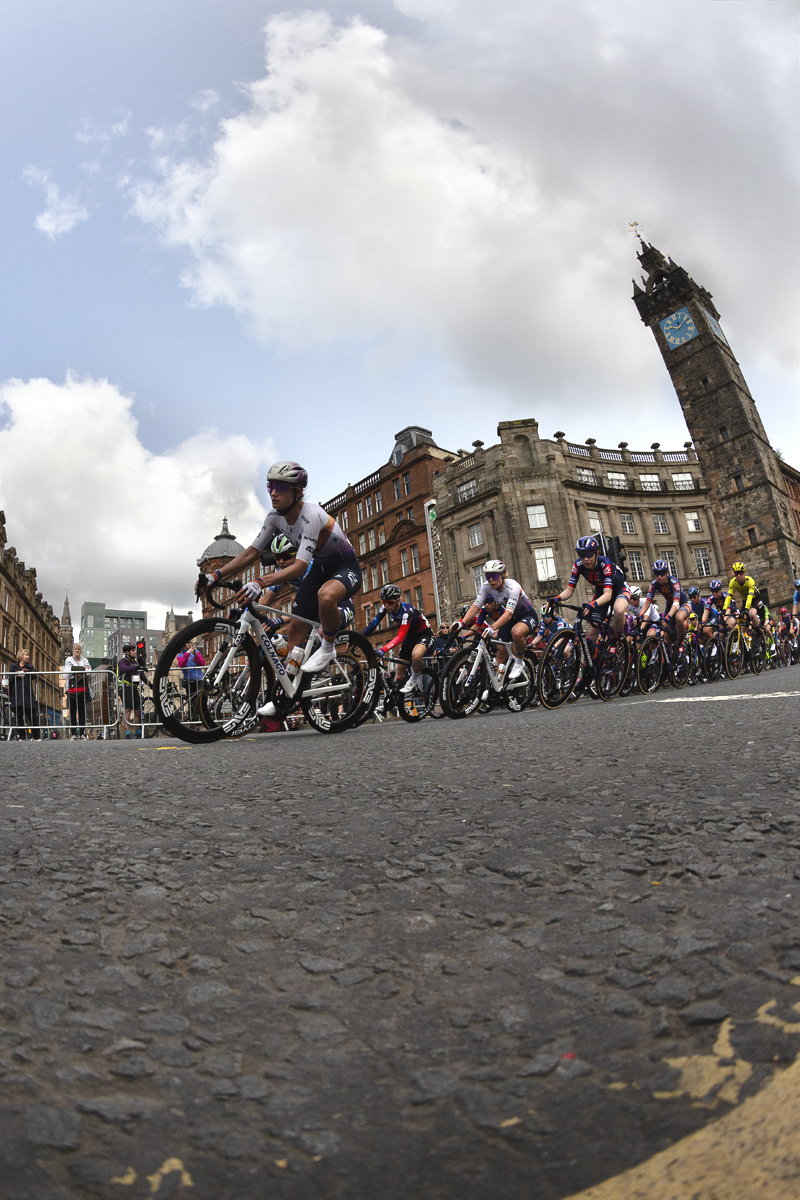 Tour of Britain Women’s 2025 - Stage 4 - Riders take the corner near Tollbooth Steeple