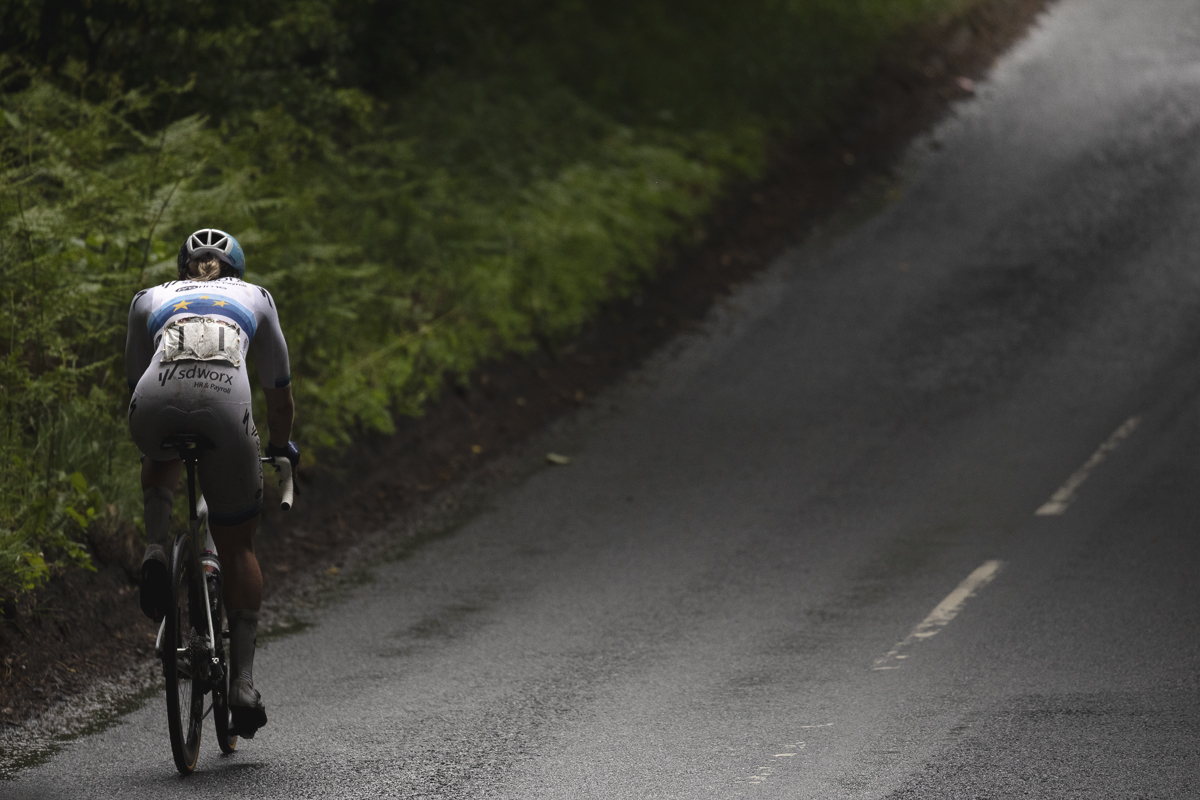 Tour of Britain Women’s 2025 - Stage 3 - Lorena Wiebes, clothing splashed with dirt from the road in Leaderfoot