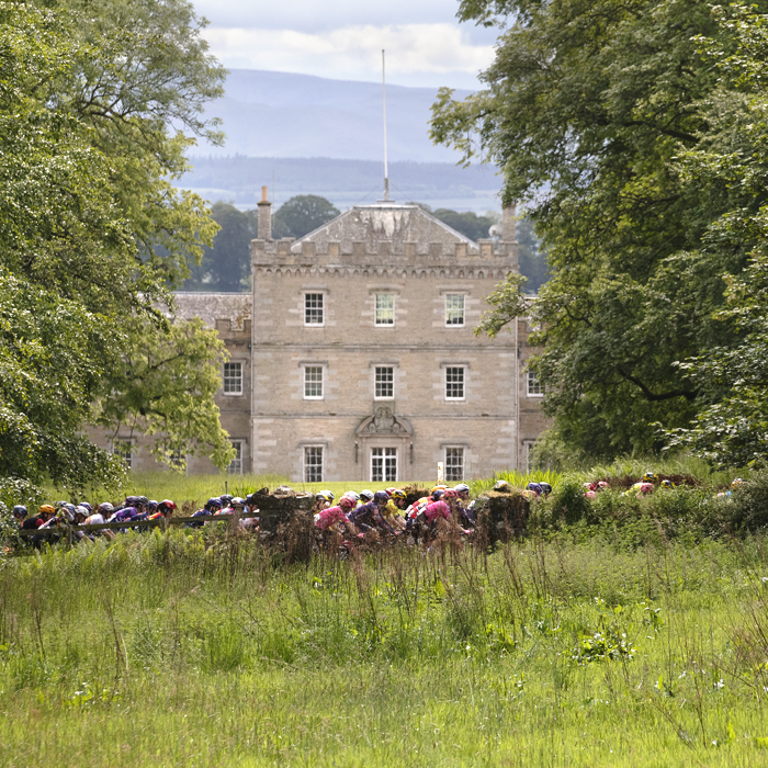 Tour of Britain Women’s 2025 - Stage 3 - Riders pass by the grand facade of Mellerstain House